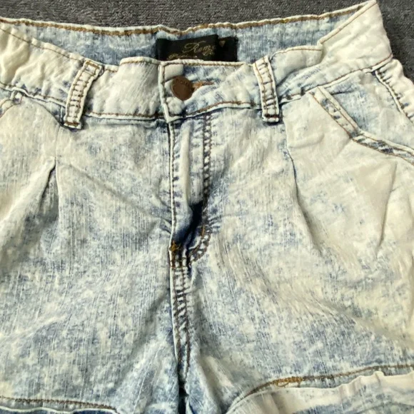 Acid Wash Denim Mom Shorts Vintage Style size 2 - Picture 2 of 4